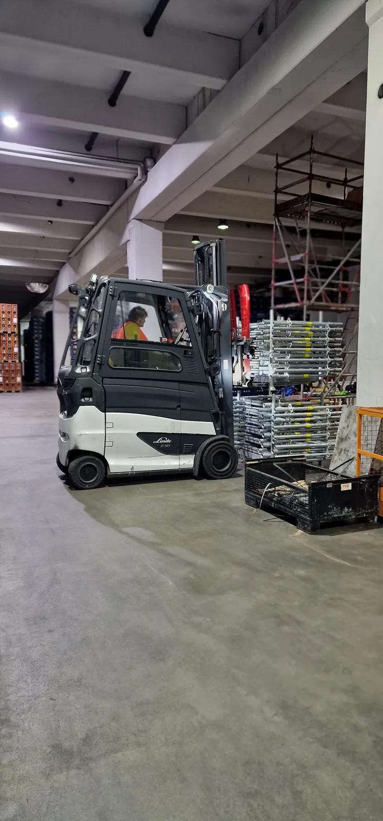 Preparing falsework with a forklift