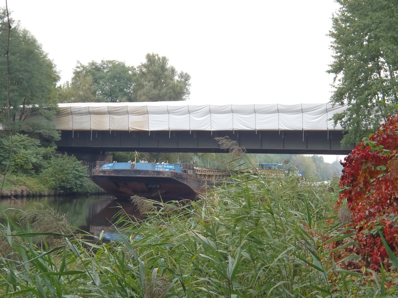 Bridge refurbishment scaffold